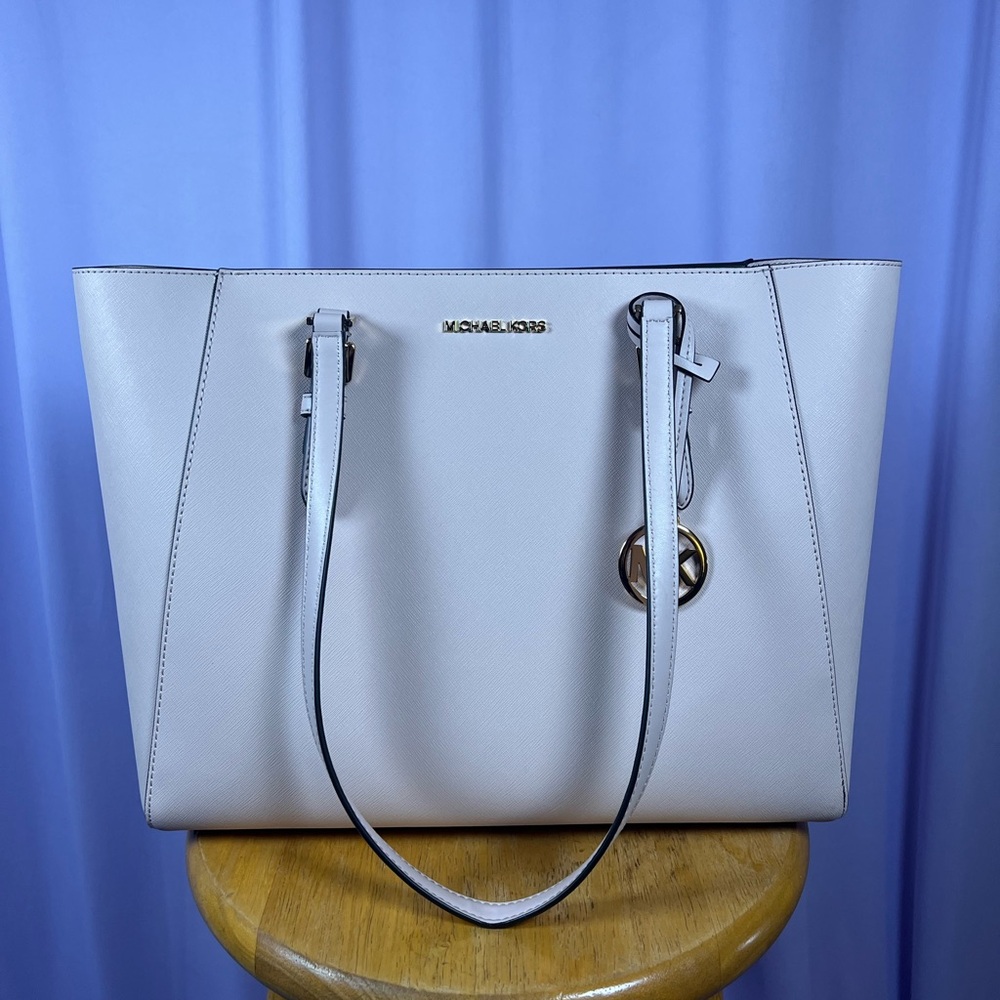 ‼️SOLD‼️ Michael Kors Charlotte Large Saffiano Leather Purse Leather Tote Bag